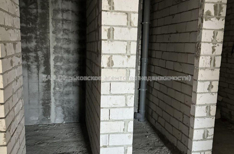 Продам квартиру, Непокоренных ул. , 2 кім., 65.70 м², без внутренних работ 