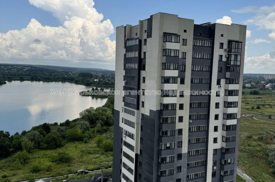 Продам квартиру, Непокоренных ул. , 2 кім., 65.70 м², без внутренних работ 