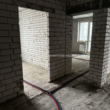 Продам квартиру, Непокоренных ул. , 2 кім., 65.70 м², без внутренних работ 