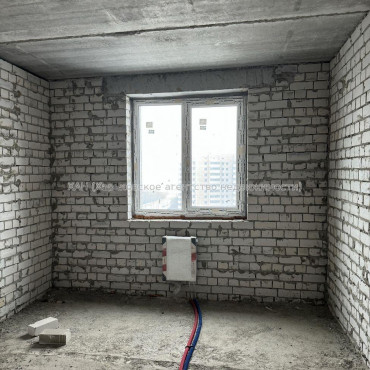 Продам квартиру, Непокоренных ул. , 2 кім., 65.70 м², без внутренних работ 