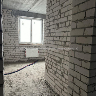 Продам квартиру, Непокоренных ул. , 2 кім., 65.70 м², без внутренних работ 