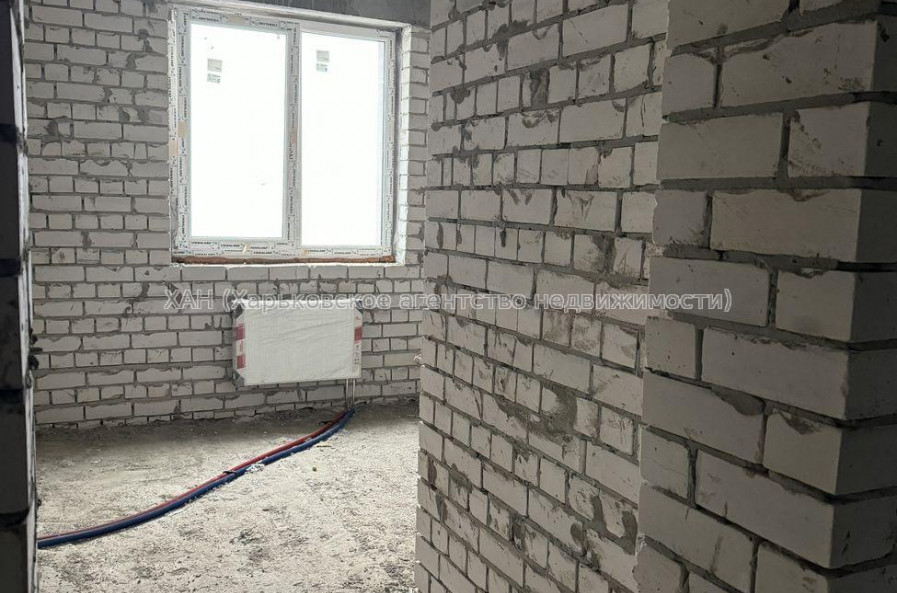 Продам квартиру, Непокоренных ул. , 2 кім., 65.70 м², без внутренних работ 