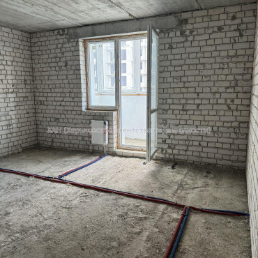 Продам квартиру, Непокоренных ул. , 2 кім., 65.70 м², без внутренних работ 
