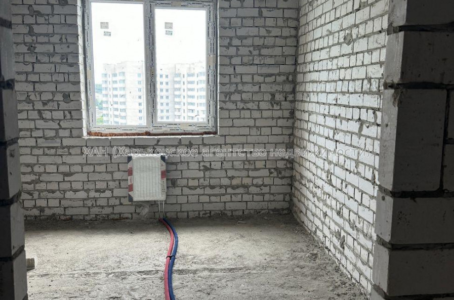 Продам квартиру, Непокоренных ул. , 2 кім., 65.70 м², без внутренних работ 
