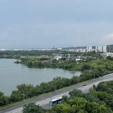 Продам квартиру, Непокоренных ул. , 2 кім., 65.70 м², без внутренних работ 