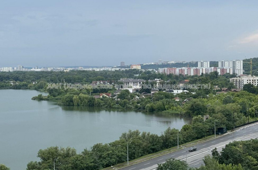 Продам квартиру, Непокоренных ул. , 2 кім., 65.70 м², без внутренних работ 
