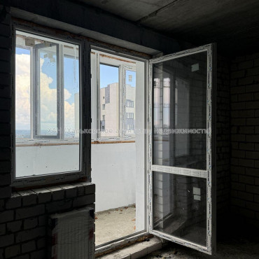 Продам квартиру, Непокоренных ул. , 2 кім., 65.70 м², без внутренних работ 