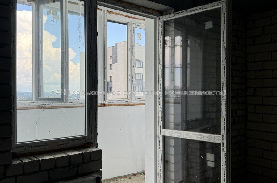 Продам квартиру, Непокоренных ул. , 2 кім., 65.70 м², без внутренних работ 