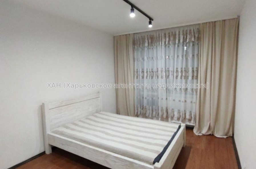 Продам квартиру, Победы просп. , 3 кім., 65 м², евроремонт 