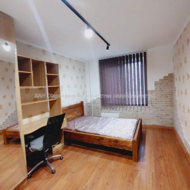 Продам квартиру, Победы просп. , 3 кім., 65 м², евроремонт 