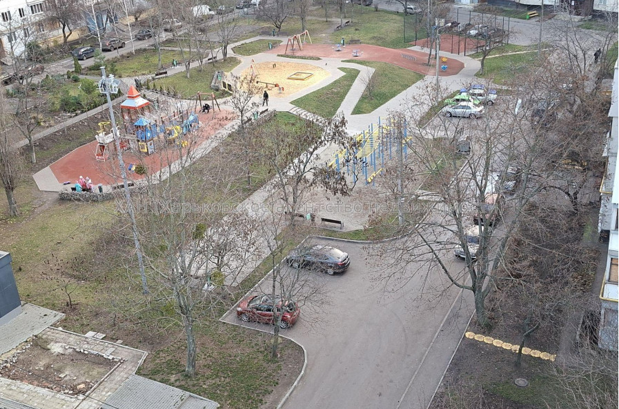 Продам квартиру, 3 кім., 71.10 м², косметический ремонт 