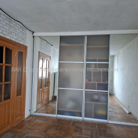 Продам квартиру, 3 кім., 71.10 м², косметический ремонт