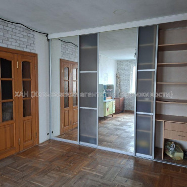 Продам квартиру, Натальи Ужвий ул. , 3 кім., 71.10 м², косметический ремонт 