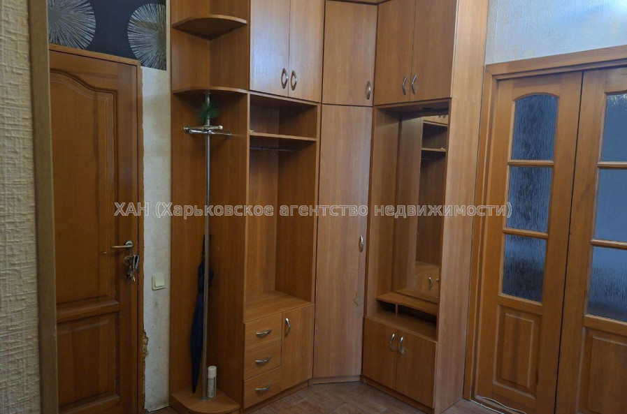 Продам квартиру, Натальи Ужвий ул. , 3 кім., 71.10 м², косметический ремонт 