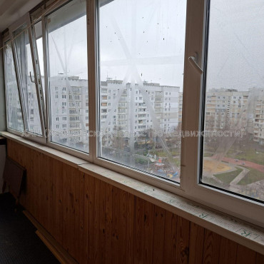 Продам квартиру, 3 кім., 71.10 м², косметический ремонт 