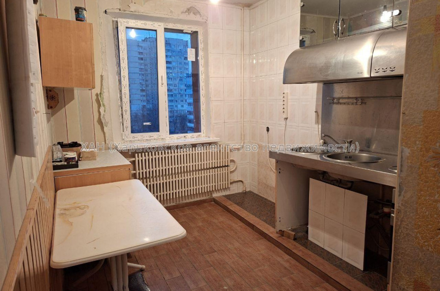 Продам квартиру, Натальи Ужвий ул. , 3 кім., 71.10 м², косметический ремонт 