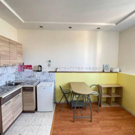Продам квартиру, Москалёвская ул. , 1 кім., 19 м², косметический ремонт