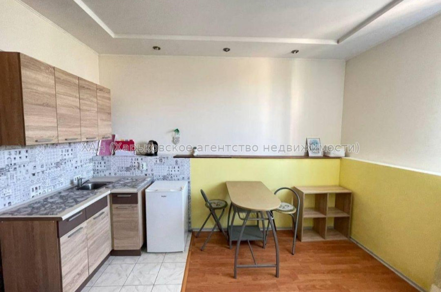 Продам квартиру, Москалёвская ул. , 1 кім., 19 м², косметический ремонт 