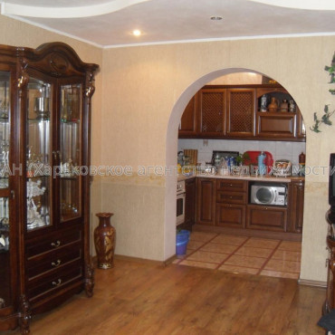 Продам дом, Красная Аллея ул. , 180 м², 7 сот., авторский дизайн 