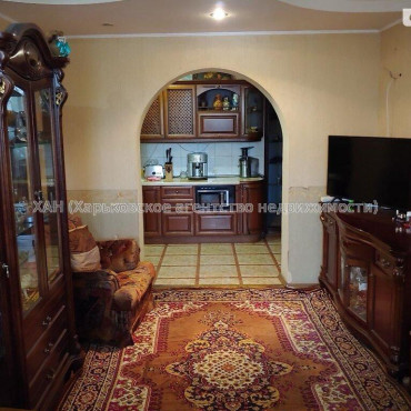 Продам дом, Красная Аллея ул. , 180 м², 7 сот., авторский дизайн 