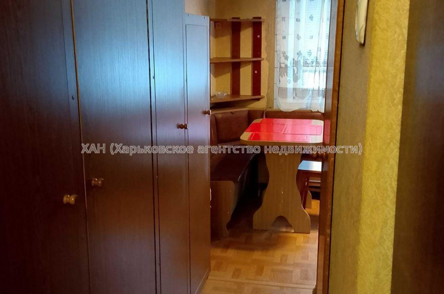 Продам квартиру, Валентиновская ул. , 1 кім., 32.60 м², советский ремонт 