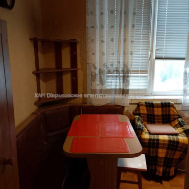 Продам квартиру, Валентиновская ул. , 1 кім., 32.60 м², советский ремонт 