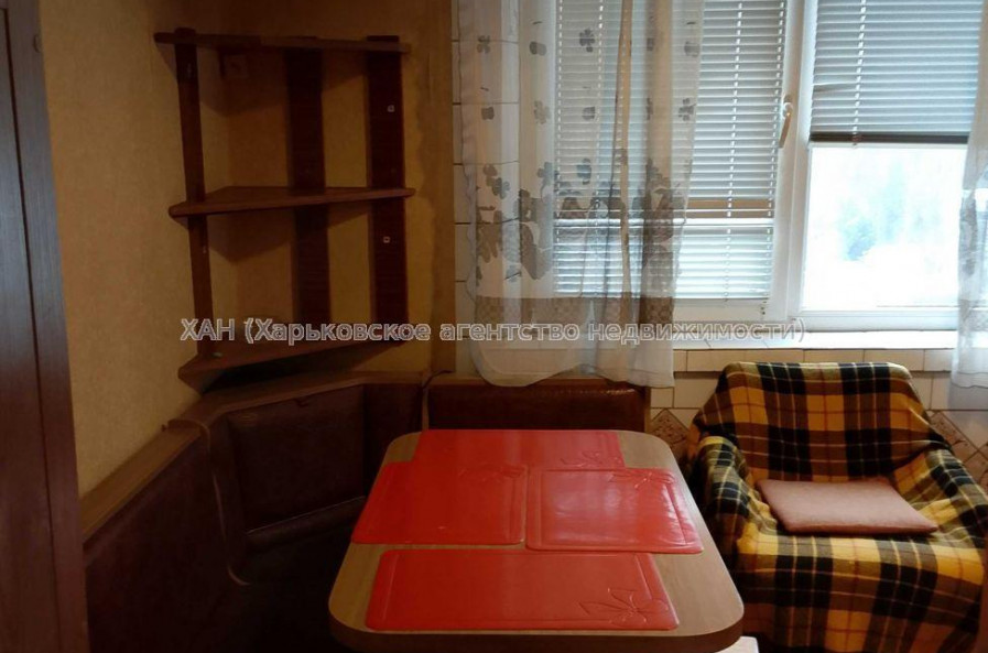 Продам квартиру, Валентиновская ул. , 1 кім., 32.60 м², советский ремонт 