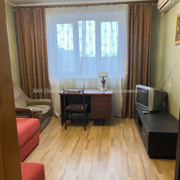 Сдам квартиру, Натальи Ужвий ул. , 70 , 3  ком., 69 м², косметический ремонт 