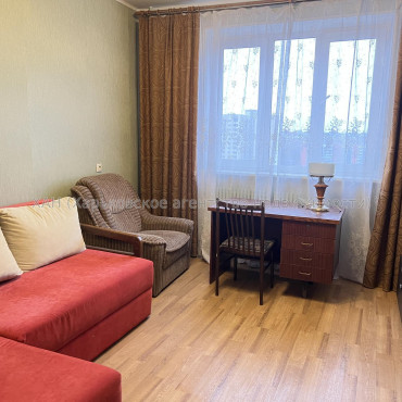 Сдам квартиру, Натальи Ужвий ул. , 70 , 3  ком., 69 м², косметический ремонт 