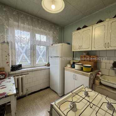 Продам квартиру, Жасминовый б-р , 3 , 2  ком., 42.70 м², советский ремонт 