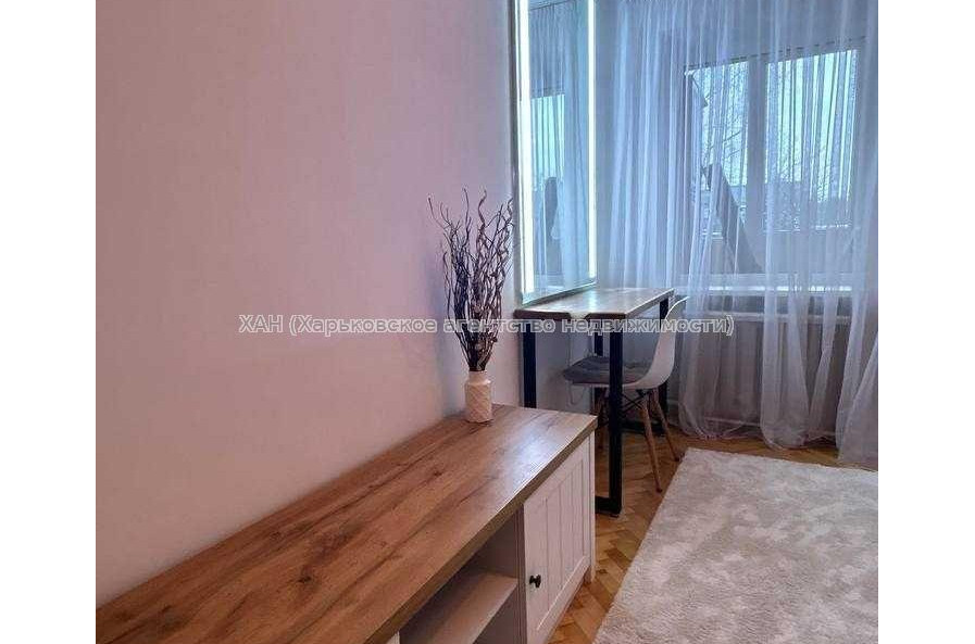 Продам квартиру, Светлая ул. , 49 , 2 кім., 46 м², косметический ремонт 