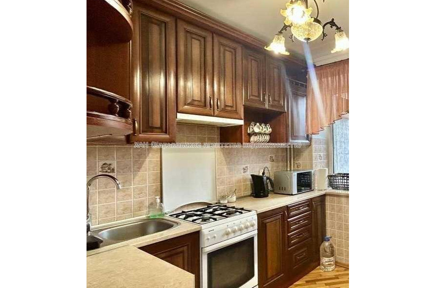 Продам квартиру, Светлая ул. , 49 , 2 кім., 46 м², косметический ремонт 