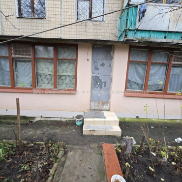 Продам квартиру, Каденюка ул. , 28 , 2  ком., 42 м², косметический ремонт 