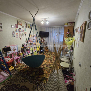 Продам квартиру, Каденюка ул. , 28 , 2  ком., 42 м², косметический ремонт 