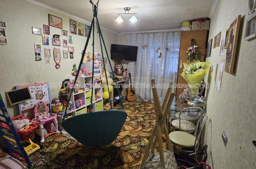 Продам квартиру, Каденюка ул. , 28 , 2  ком., 42 м², косметический ремонт 