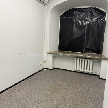 Сдам нежилую недвижимость, офис в многоквартирном доме , 8  ком., 115 м², косметический ремонт 