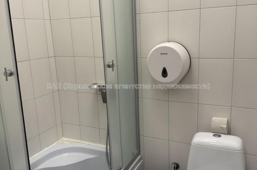 Сдам нежилую недвижимость, офис в многоквартирном доме , 8  ком., 115 м², косметический ремонт 