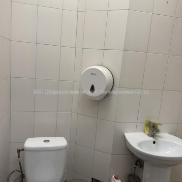 Сдам нежилую недвижимость, офис в многоквартирном доме , 8  ком., 115 м², косметический ремонт 