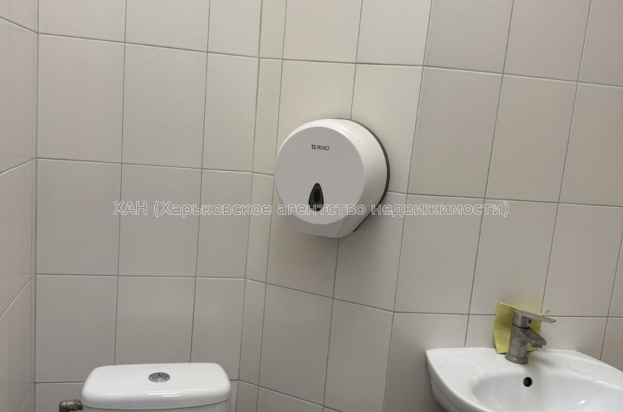 Сдам нежилую недвижимость, офис в многоквартирном доме , 8  ком., 115 м², косметический ремонт 