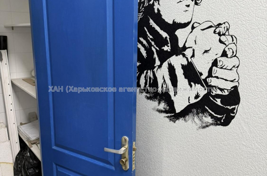 Сдам нежилую недвижимость, офис в многоквартирном доме , 8  ком., 115 м², косметический ремонт 