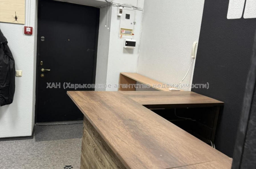 Сдам нежилую недвижимость, офис в многоквартирном доме , 8  ком., 115 м², косметический ремонт 