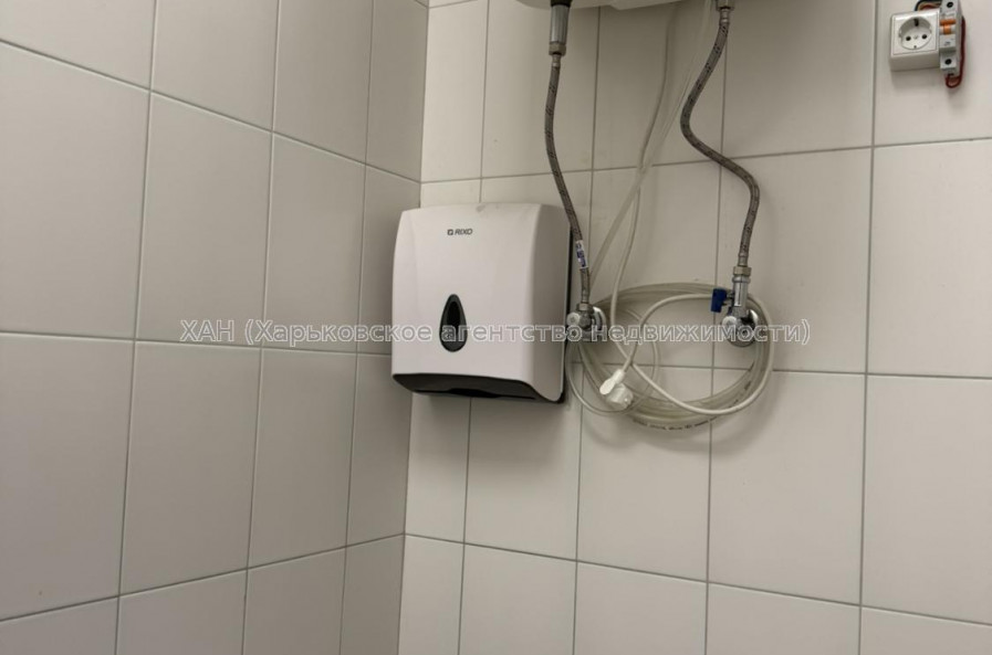 Сдам нежилую недвижимость, офис в многоквартирном доме , 8  ком., 115 м², косметический ремонт 