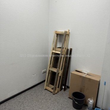 Сдам нежилую недвижимость, офис в многоквартирном доме , 8  ком., 115 м², косметический ремонт 