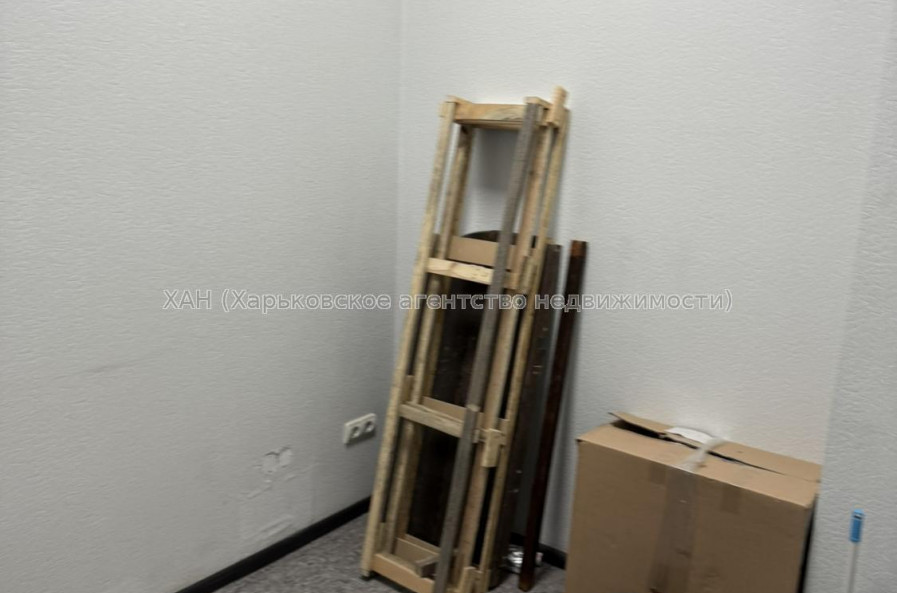 Сдам нежилую недвижимость, офис в многоквартирном доме , 8  ком., 115 м², косметический ремонт 