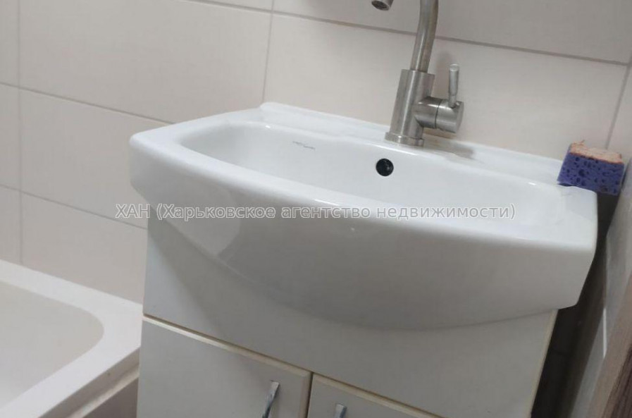 Продам квартиру, Академиков Ахиезеров ул. , 1 кім., 20 м², евроремонт 