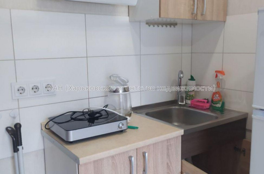 Продам квартиру, Академиков Ахиезеров ул. , 1 кім., 20 м², евроремонт 
