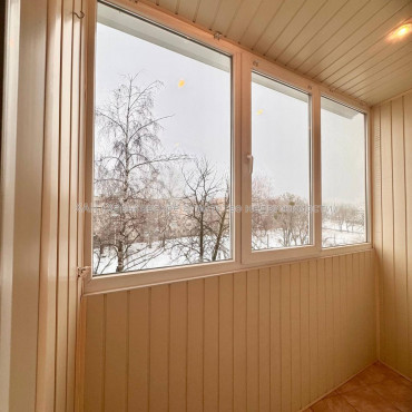 Продам квартиру, Гвардейцев Широнинцев ул. , 3 кім., 64.30 м², капитальный ремонт 