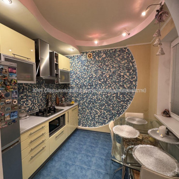 Продам квартиру, Гвардейцев Широнинцев ул. , 3 кім., 64.30 м², капитальный ремонт 