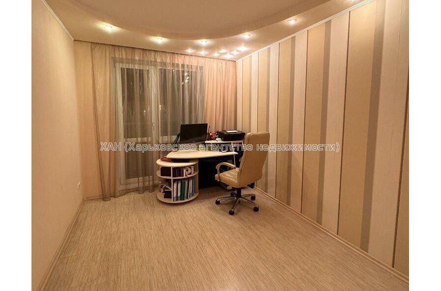 Продам квартиру, Гвардейцев Широнинцев ул. , 3  ком., 64.30 м², капитальный ремонт 