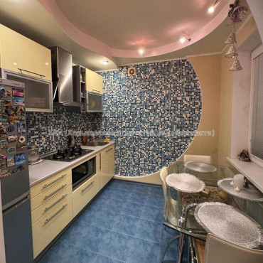 Продам квартиру, Гвардейцев Широнинцев ул. , 3  ком., 64.30 м², капитальный ремонт 